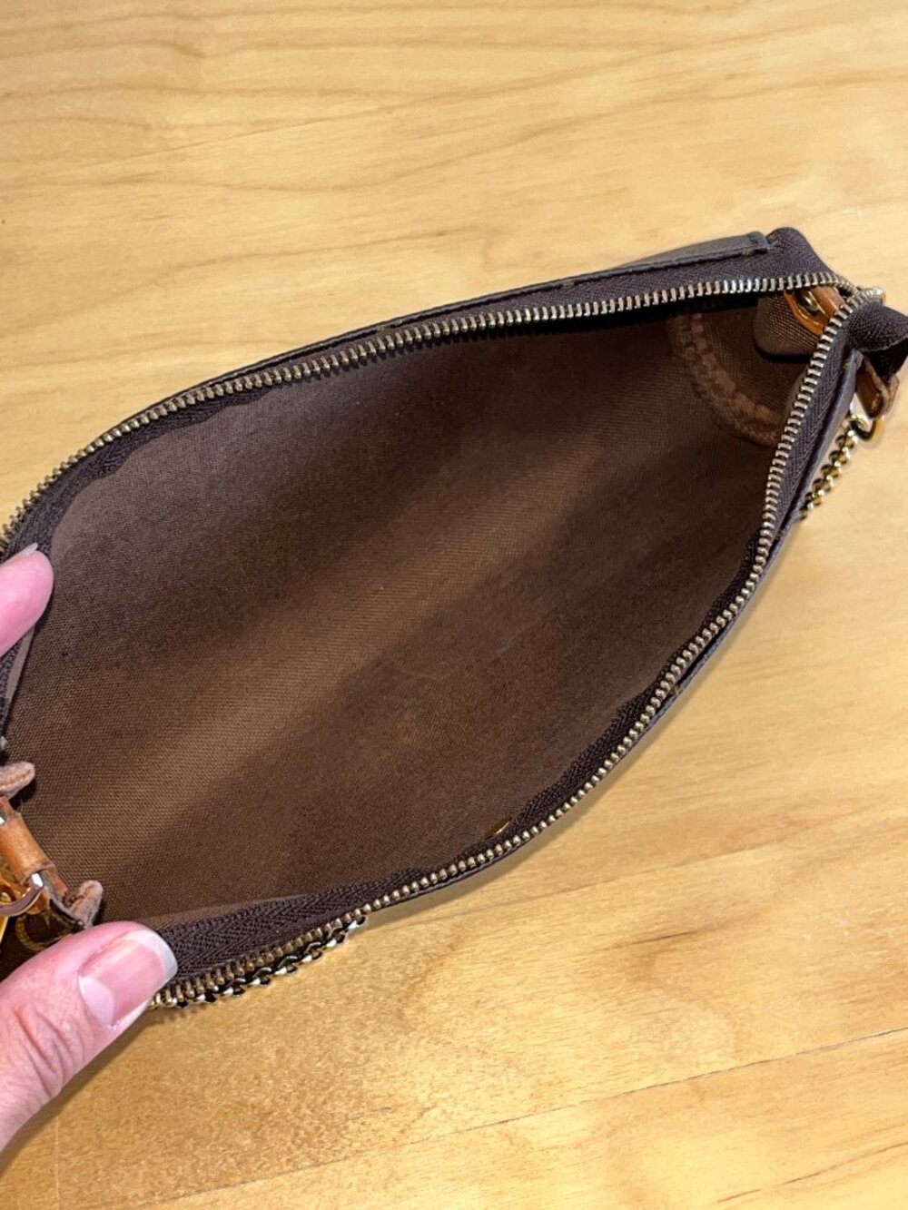 Louis Vuitton Monogram Eva Clutch - Picture 13 of 16